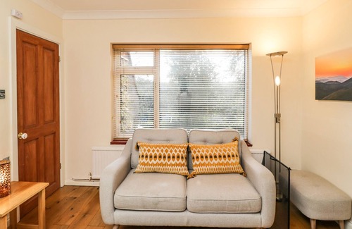 King's Somborne Cottage | LITTLE FROMANS, pet friendly, with a garden in King's Somborne