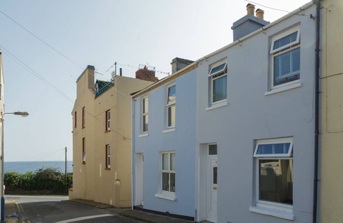 Douglas Cottage | Little Haven - a holiday cottage that sleeps 4 guests in 2 bedrooms
