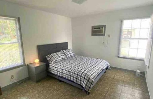 Northwest Los Angeles Heights Apartment | Little House 6 minutes from downtown