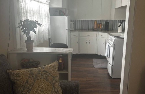 Pierre House | Little house in the alley. Charming 2-bedroom house in peaceful Pierre with AC