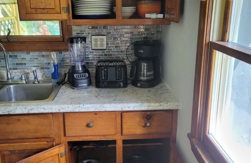 Ware House | Little House Inn - Private Home - Secluded - Ware - 2 bedroom, sleeps 6