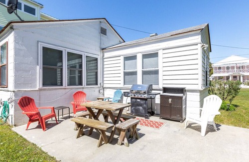 Tybee Island House | Little House | Pet Friendly Cottage + Easy Walk to the Sand!