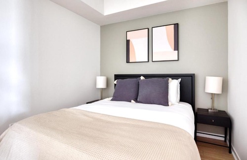 Little Italy Apartment | Little Italy studio w gym pool nr light rail SAN-6