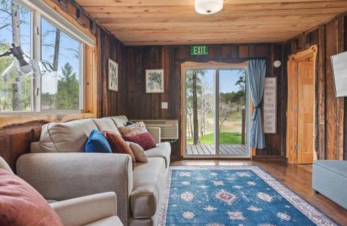 Custer House | Little Joy BHBungalows #4