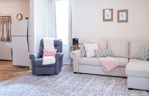 Mill Hall House | Little Red House on Hill Street 1bd, 1bth sleeps 4