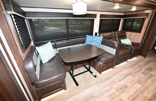 Navarre RV Rental | Little space in the woods.