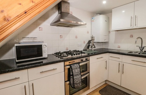 Burnham-on-Sea Cottage | LITTLE WALTON, family friendly, with a garden in Burnham-On-Sea