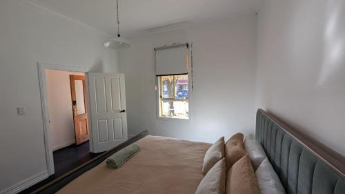 Fitzroy House | Little Yellow Guesthouse