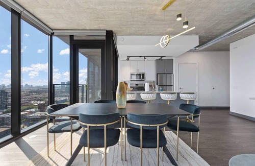 West Loop Apartment | Live in Luxe: West Loop 2BR w/Top Amenities
