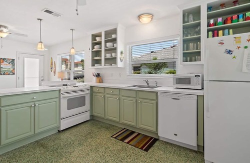 Pass-a-Grille House | Live in Sunshine; Swim in the Sea . . .