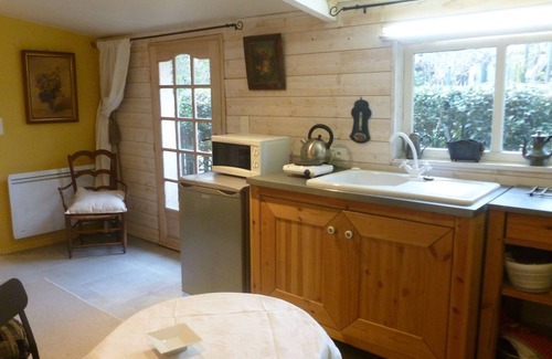 Avignon House | Live in the home of an artist . wooded garden and swimming pool in Avignon.
