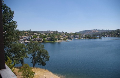 Copperopolis House | Live-L❤️ve- LAKE TULLOCH Waterfront Condo! Swim, fish, paddleboard & kayak! 😃FUN