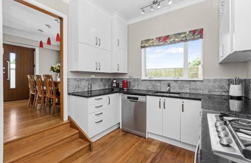 Havelock North House | Live Large in the Village
