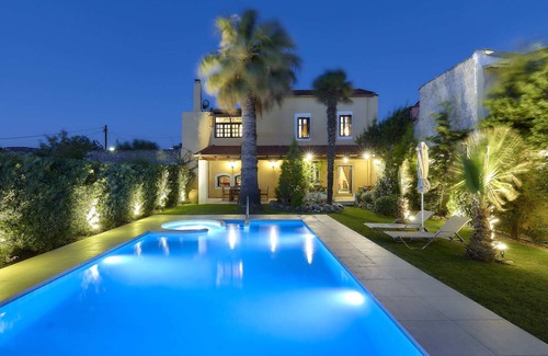 Dhafnes Villa | Live like an 18th century local lord. Experience traditional Cretan local life .