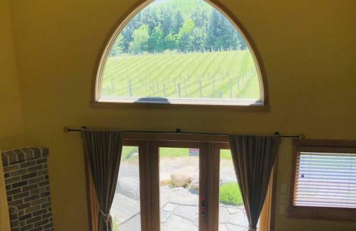 Suttons Bay House | Live the Vineyard Life at The Grand View 2 @ Willow Winery