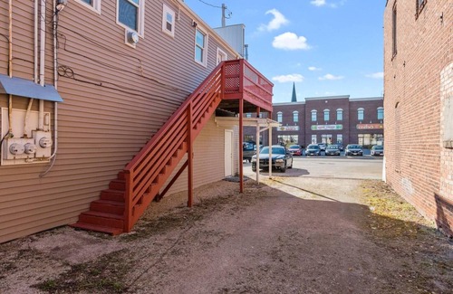 De Pere Apartment | Live. Work. Play. Study. Downtown De Pere!