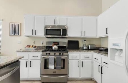 North Las Vegas House | Lively 4BR Vegas Getaway w/Pool and Pool Table!