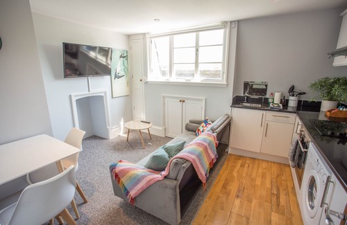 Oxford Apartment | Lively, Pet-Friendly 1DBL Bed Loft by South Parkn