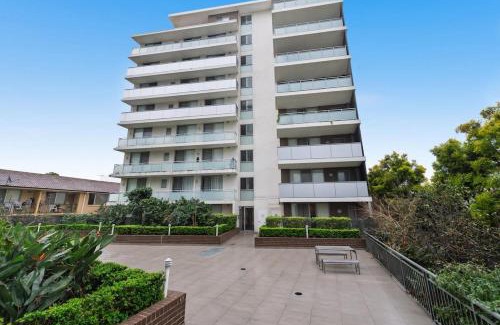 Liverpool Apartment | Liverpool 3Br APT Business Hospital Parking 8ppl