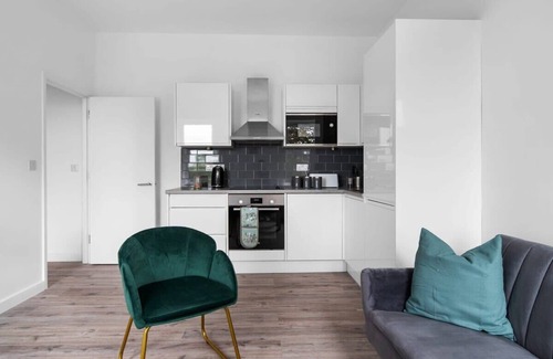 Aylesbury Apartment | Livestay Modern Two Bed Apartment in Aylesbury17