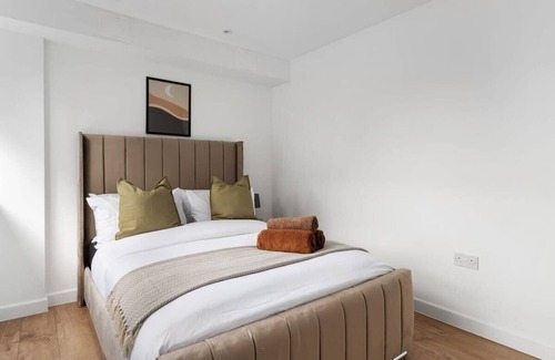 Aylesbury Apartment | Livestay Modern Two Bed Apartment in Aylesbury3