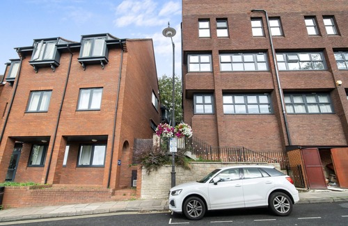 Aylesbury Apartment | Livestay Modern Two Bed Apartment in Aylesbury17
