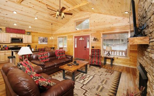 White Oak Lodge Villa | Livin Good