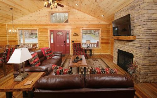 White Oak Lodge Villa | Livin Good