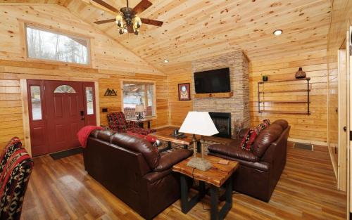 White Oak Lodge Villa | Livin Good