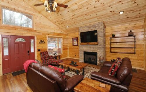 White Oak Lodge Villa | Livin Good