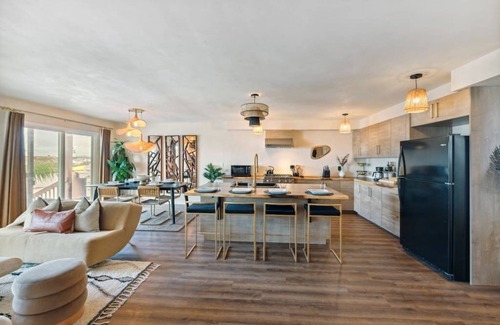 La Jolla Condo | Livin' Lux in La Jolla | Beach | AC | Shops