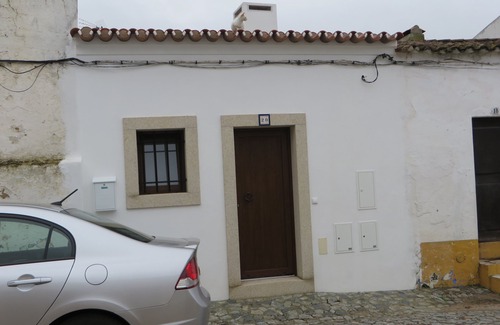 Redondo Villa | LIVING IN A MEDIEVAL CASTLE BY ÉVORA- LONG TERM RENTING