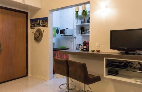 Ponta da Praia Apartment | LIVING ROOM HALF BOARD π CHANNEL 6 - AIR, WI-FI, CABLE TV, WASHING AND DRYING AND GARAGE