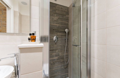 Trastevere Apartment | LivinginRome | Trastevere - vicolo Del Piede