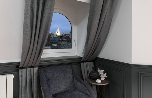 Strasbourg -Saint-Denis Apartment | LivinParis | Luxury A/C 2 Bedrooms Le Louvre - Sacré Cœur View