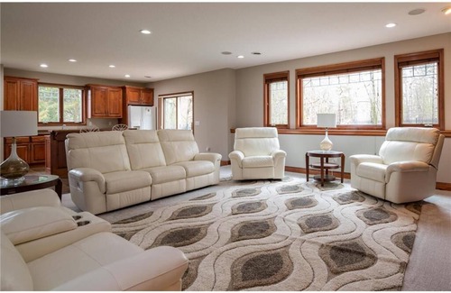 Andover House | LL private access unit w/lux beds, pool table, theater room, Xbox/wifi.