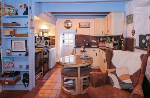 Beddgelert Cottage | LLETY, pet friendly, character holiday cottage in Beddgelert