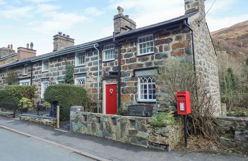 Beddgelert Cottage | LLETY, pet friendly, character holiday cottage in Beddgelert
