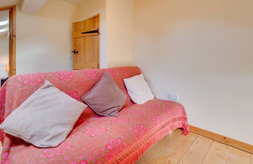 Overton-on-dee House | Llety'r Dderwen in the beautiful Wrexham