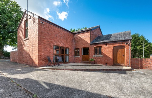 Overton-on-dee House | Llety'r Dderwen - Two Bedroom House, Sleeps 4