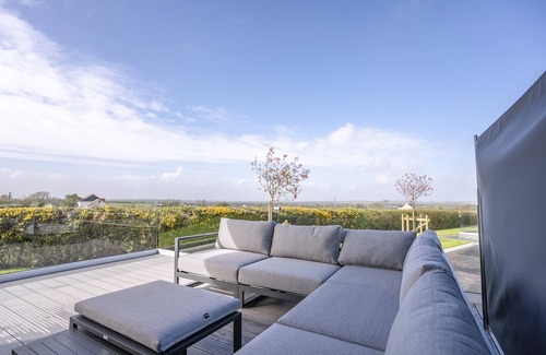 Llangefni Cottage | Lligwy Lodge - sleeps 4 guests in 1 bedroom
