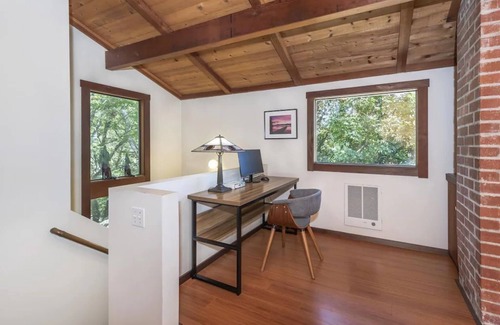 Inverness House | Lloyd's Lookout - spacious 3 bed retreat with stunning bay views