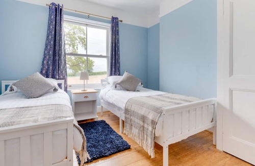 Llangadog House | Llwyncelyn in the beautiful Llangadog