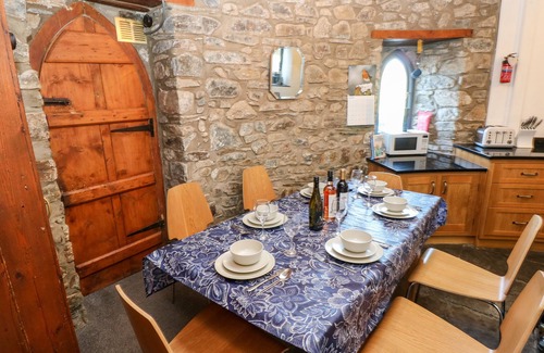 Newport Cottage | LLWYNGWAIR LODGE, pet friendly in Newport, Pembrokeshire