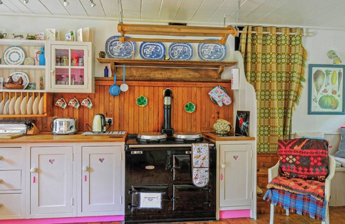 Garndolbenmaen Cottage | Llyn Peninsula historic holiday cottage, a restored 18th century longhouse.