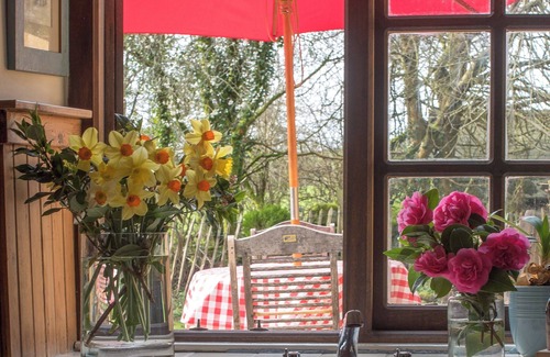 Garndolbenmaen Cottage | Llyn Peninsula historic holiday cottage, a restored 18th century longhouse.