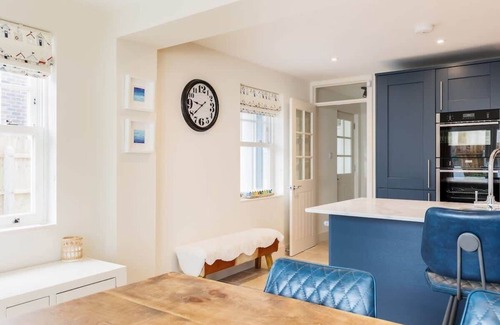 Poole Apartment | Lobster Cottage - Stone's Throw from Poole Quay