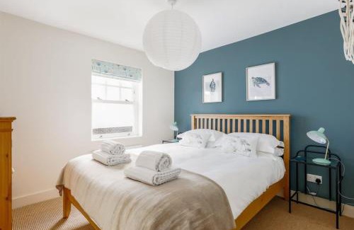 Poole House | Lobster Cottage - Stone's Throw from Vibrant Poole Quay