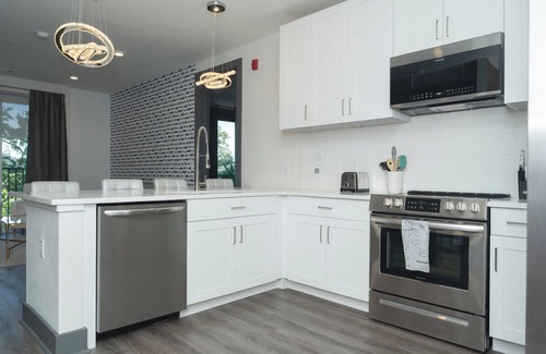 Rolling Mill Hill Condo | Local Host Dwntwn 2BD, 2BA Luxurious Condo Great Amenities & proximity anywhere