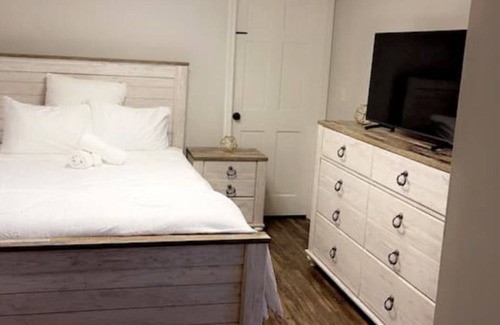 Cranston Apartment | Local Oasis
